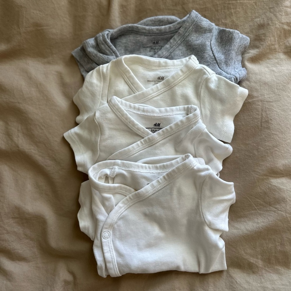 Bundle of 4 Organic Cotton NB Bodysuits